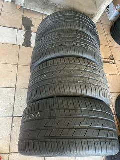 A clean set of 315 35 21 and 275 40 21 hankook tyres with 98% treads available for sale