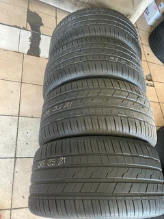 A clean set of 315 35 21 and 275 40 21 hankook tyres with 98% treads available for sale