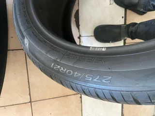 A clean set of 315 35 21 and 275 40 21 hankook tyres with 98% treads available for sale