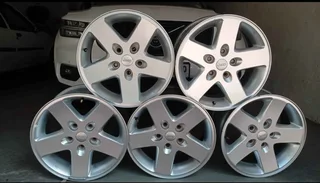 A set of 4 jeep rims pcd 5/127 available for sale