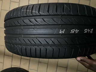 1x 245 45 19 Continental tyre with 98% treads available for sale