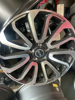 A brand new set of 22inch Range Rover sports rims available for sale