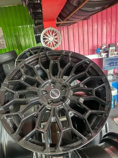 A brand new set of 22inch Range Rover sports rims available for sale