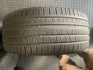 1x 275 40 22 Pirelli tyre with good treads available for sale