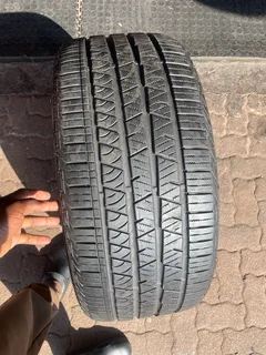 1x 275 40 22 Continental tyre with 98% treads available for sale