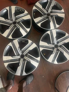 A clean set of 19inch SUV rims pcd 2/114.3 available for sale