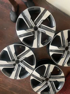 A clean set of 19inch SUV rims pcd 2/114.3 available for sale