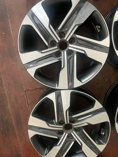 A clean set of 19inch SUV rims pcd 2/114.3 available for sale