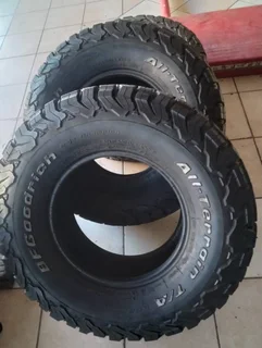 A clean set of 31x10.50 R15 Bf Goodrich ko2 tyres with 90% treads available for sale