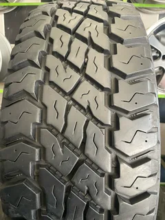One 265/70/17 Cooper discoverer S/T maxx tyre with 98% treads available