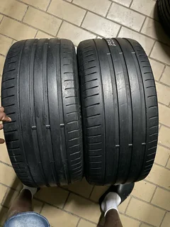 2x 235/35/19 Apollo tyres with good treads available for sale