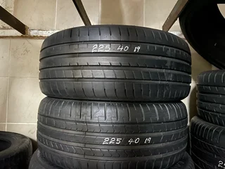 2x 225/40/19 Pirelli normal tyres with 90-95% treads available for sale