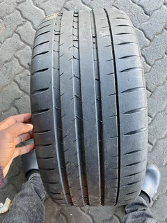 1x 235/35/19 Michelin pilot sport 4s available for sale