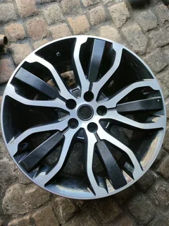 A clean set of 21inch Range Rover Rims and tyres available for sale