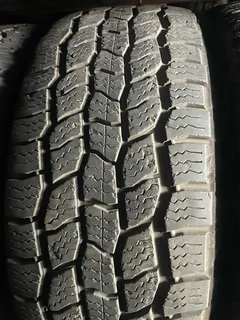 1x 265 65 17 cooper discover at3 tyre with good treads available for sale
