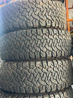 A clean set of 35x12.50R17 Bf Goodrich ko2 Tyres with 99% treads available for sale
