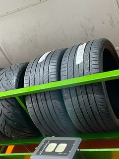 2x 285 30 20 Michelin tyres with very good treads available for sale