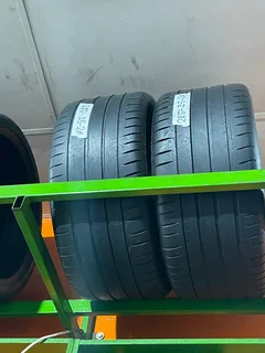 2x 285 35 20 Michelin tyres with good treads available for sale