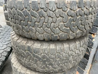 Two 285 70 17 bf Goodrich ko2 tyres with good treads available for sale