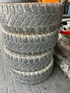 A clean set of 265 75 16 Cooper Discoverer ST maxx tyres with good treads available for sale