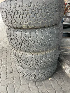 A clean set of 265 65 18 bf Goodrich ko2 tyres with good treads available for sale