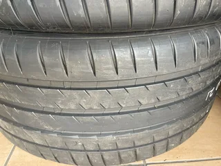 2x 265/40/21 Michelin tyres with 99% treads available for sale