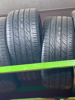 TwO 275 30 20 normal tyres with good treads available for sale