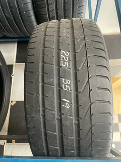 1x 225/35/19 Pirelli tyre with good treads available for sale