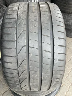 1x 305/30/20 Pirelli tyre with 98% treads available