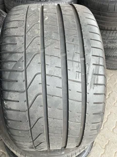 1x 305/30/20 Pirelli tyre with 98% treads available