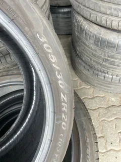 1x 305/30/20 Pirelli tyre with 98% treads available