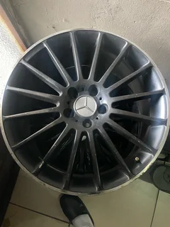 1x 19inch Mercedes single rim available for sale