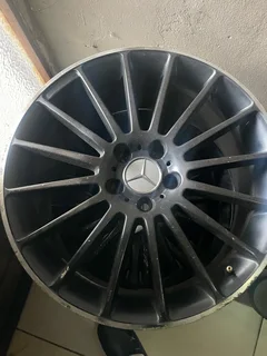 1x 19inch Mercedes single rim available for sale