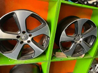 A clean set of 18inch original golf rims available for sale