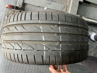 1x 255/35/19 Bridgestone run flat tire with 95% treads available for sale