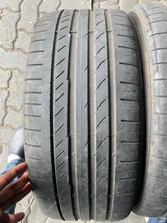 2x 225/40/18 Continental run flat tires with good treads available