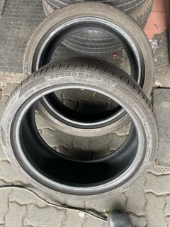 2x 225/40/18 Continental run flat tires with good treads available