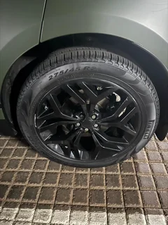 A clean set of 21inch Range Rover Evogue and Velar Original Rims and tyres available for sale