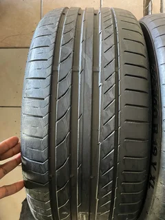 2x 225/40/19 Continental run flat tires with good treads available