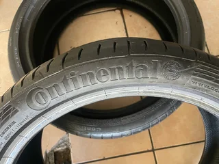 2x 225/40/19 Continental run flat tires with good treads available