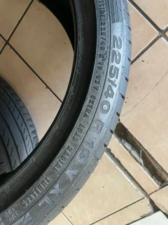 2x 225/40/19 Continental run flat tires with good treads available