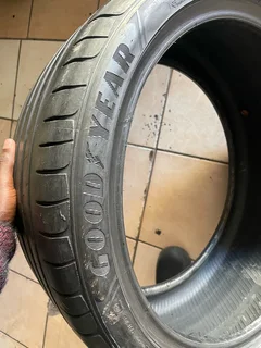 1x 255/35/19 Goodyear run flat tyre with good treads available