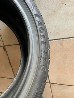 1x 255/35/19 Goodyear run flat tyre with good treads available