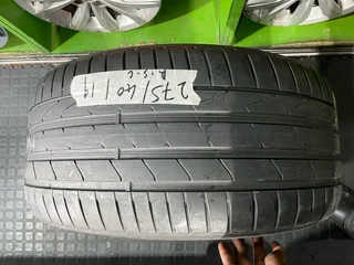 1x 275/40/19 Hankook run flat tyre with good treads available for sale