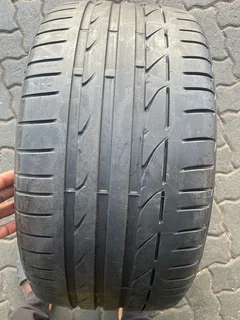 1x 245/35/18 Bridgestone run flat tire with good treads available for sale
