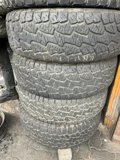 A clean set of 265/70/17 Hankook dynapro tyres with great treads available for sale