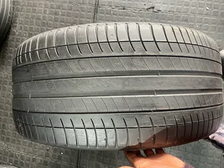 1x 275/40/19 Michelin run flat tire with 85% treads available for sale