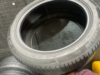 1x 275/40/19 Michelin run flat tire with 85% treads available for sale