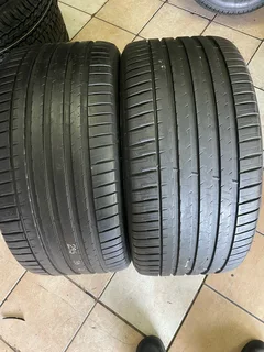 2x 295/35/21 Michelin tyres with 98% treads available for sale