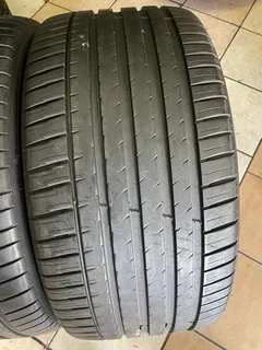 2x 295/35/21 Michelin tyres with 98% treads available for sale